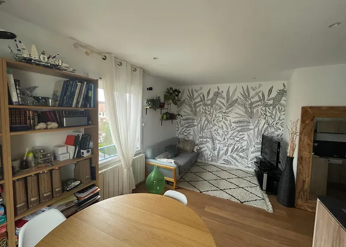 Appartement Bailly Apartment *